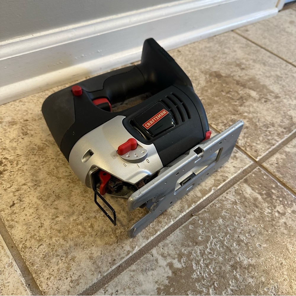 Craftsman 19.2v Cordless Orbital Jig Saw - Tool Only - Picture 3 of 8